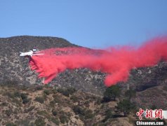 美国洛杉矶面临新一轮强风 野火恐“爆炸性增长
