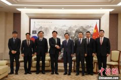 中国驻韩国大使戴兵会见韩国济州道知事吴怜勋